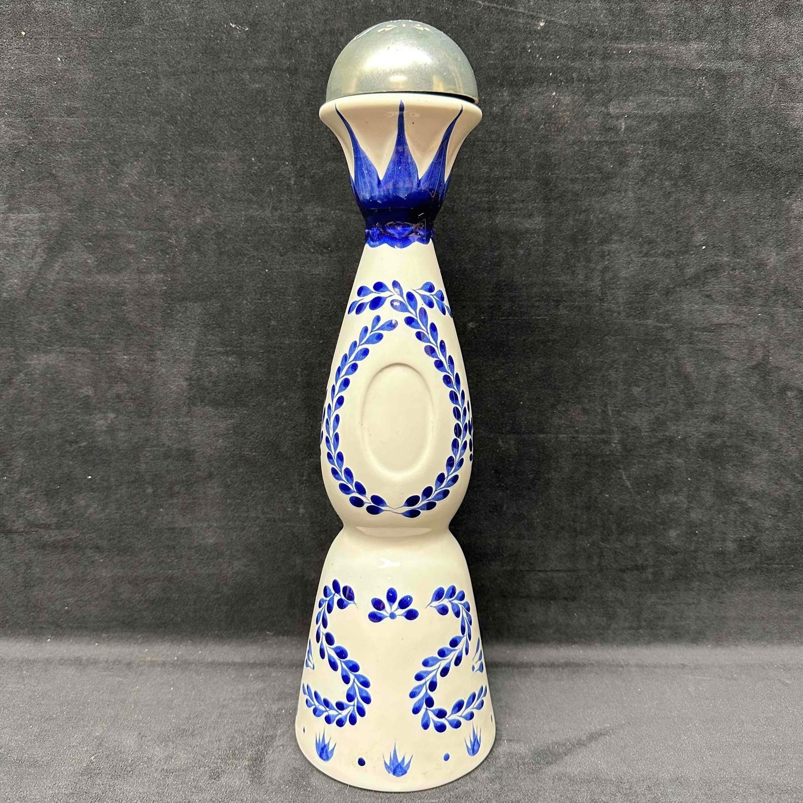 Clase Azul Reposado Empty Blue White Tequila Bottle 750ml Hand Painted Decanter (1 of 6)