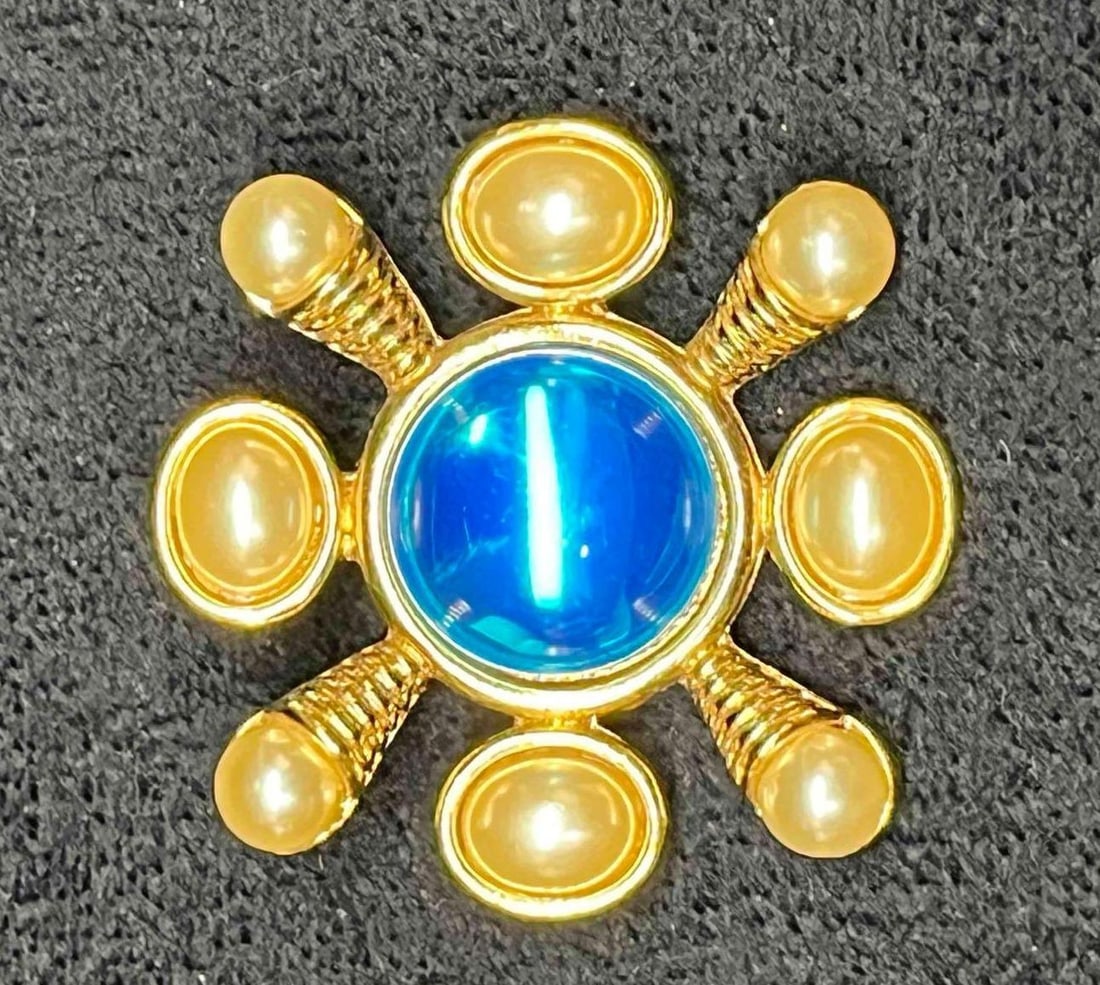 Kenneth Jay Lane Gold Tone Necklace Pendant With Faux Pearls (1 of 7)