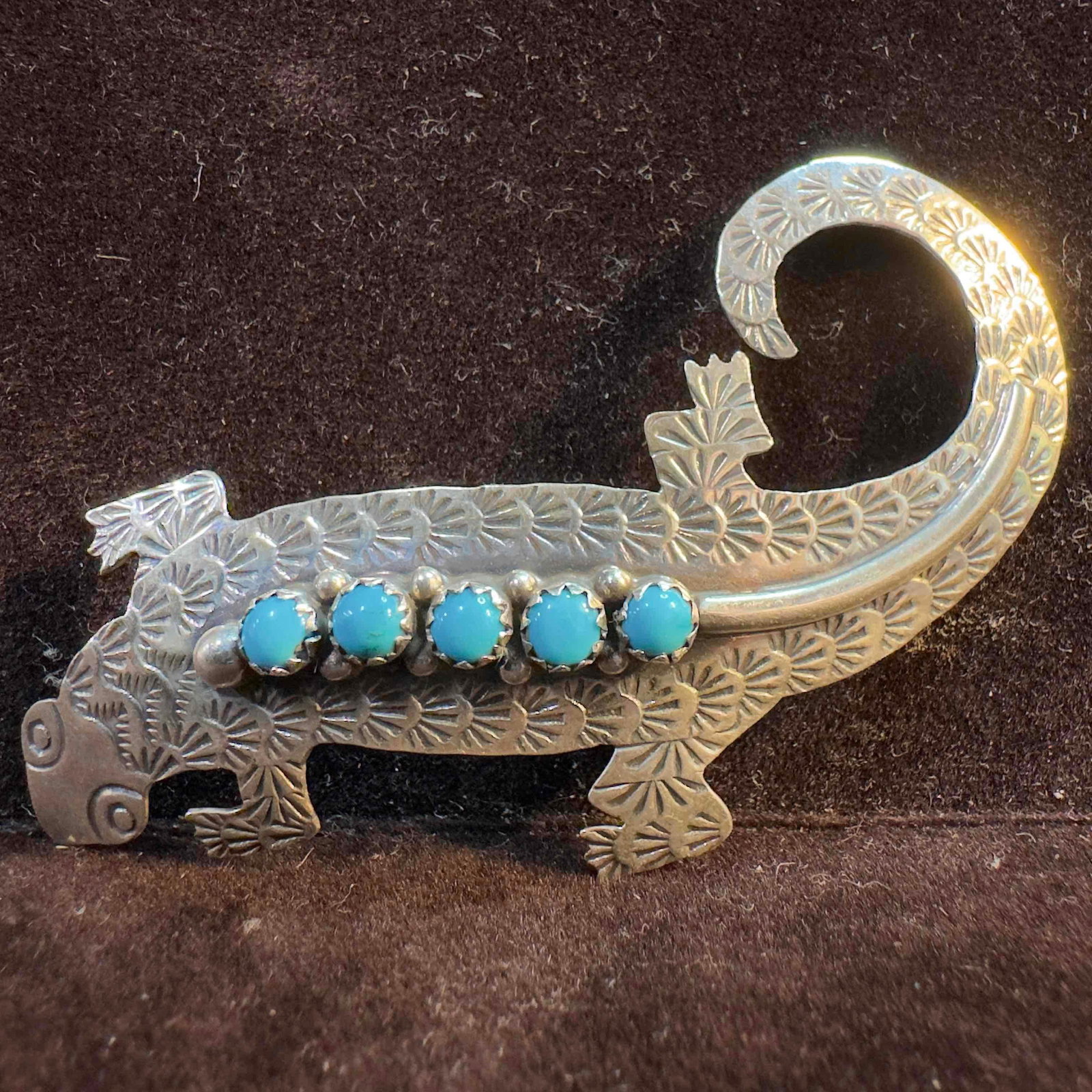 Turquoise Blue Gemstones Sterling Silver Lizard Gecko Brooch T Yazzie Feather Symbol: This item is in good pre-owned, previously used/displayed condition with noticeable light wear, and surface scratches. Please reference all photos for full details. This piece of jewelry has been test