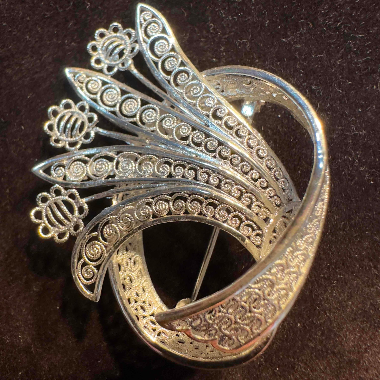 Sterling Silver Van Lou Filigree Floral Ribbon Pin Brooch Germany: This item is in good pre-owned, previously used/displayed condition with noticeable light wear, and surface scratches. Please reference all photos for full details. This piece of jewelry has been test