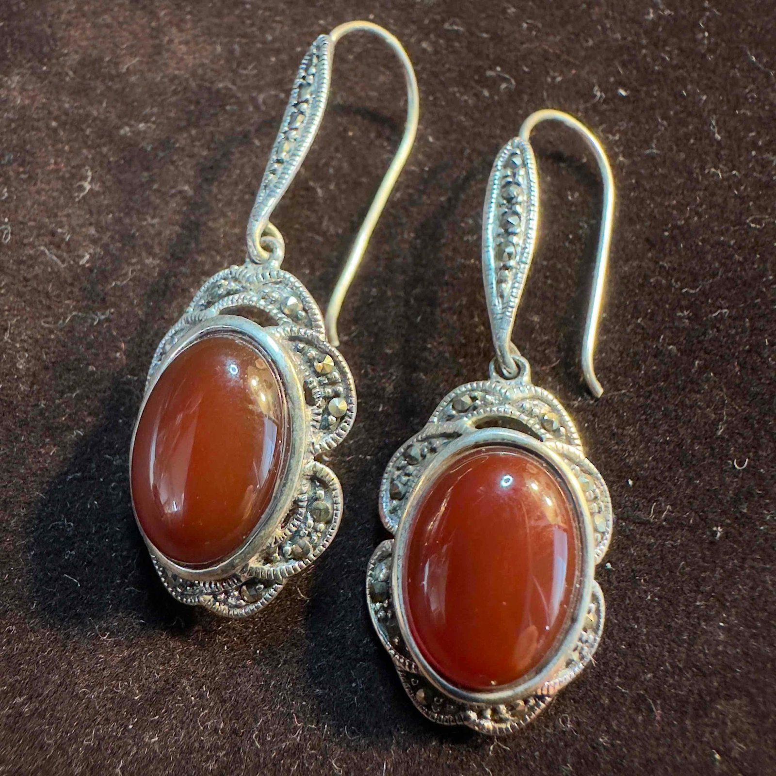925 CPJ Thai Sterling Silver Carnelian Cabochon Gemstone Earrings: This item is in good pre-owned, previously used/displayed condition with noticeable light wear, and surface scratches. Please reference all photos for full details. This piece of jewelry has been test