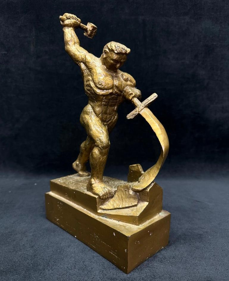 "Let Us Beat Swords Into Ploughshares" Vuchetich (1 of 8)