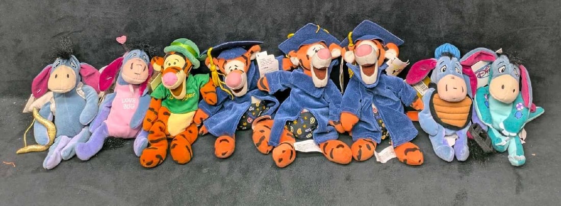 8 Disney Tigger Eeyore Bean Bag Dolls: 8 Disney Tigger Eeyore Bean Bag Dolls.Please see the images for a list of included bean bag dolls. All come in a bag that is approx 15" x 13" x 5" and it weighs 2.70lbs. The bean bag dolls have some s