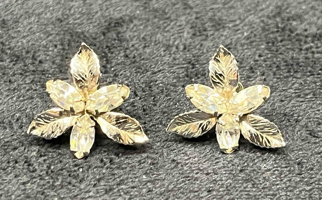 1/20 12k Gold Filled LS Earrings: This lot contains a 1/20 12k Gold Filled LS Earrings. Each earring is approx 3/4" x 3/4" x 3/4". Total weight is approx less than 1oz. Overall the Earrings are in excellent pre owned condition w