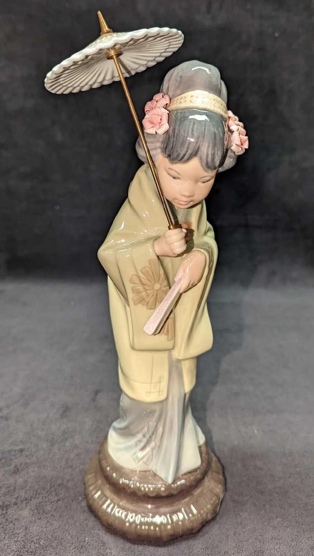 Retired Lladro Spring Figurine Geisha With Parasol (1 of 5)