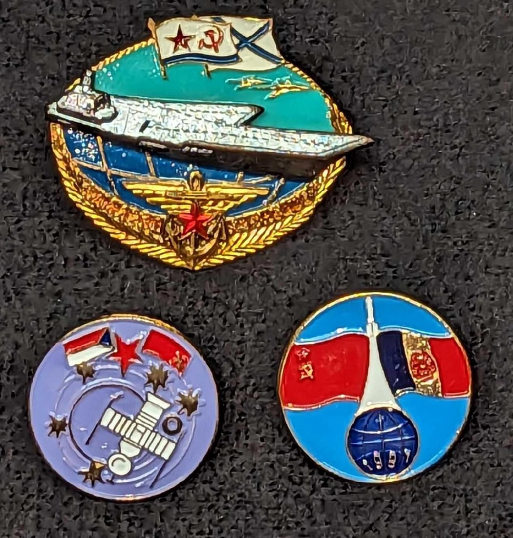 3 Vintage Russian Space & Sea Pins F18 (1 of 5)
