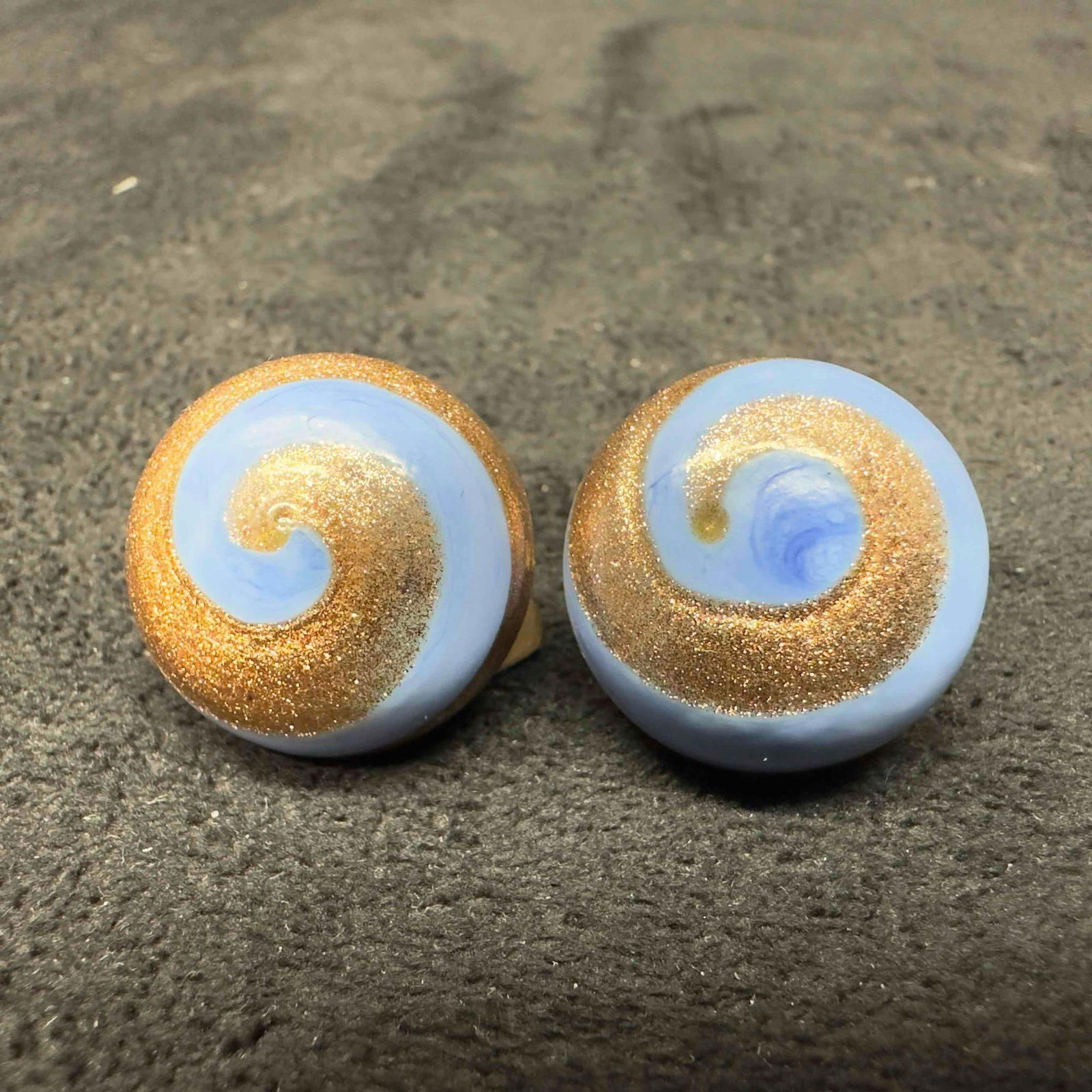 Murano Venetian Art Glass Lamp Work Light Blue Copper Swirls Earrings D39: Murano Venetian Art Glass Lamp Work Light Blue Copper Swirls Earrings D39. Earrings with light blue colored glass beads with beautiful hand painted designs on each. The earrings feature copper swirl a