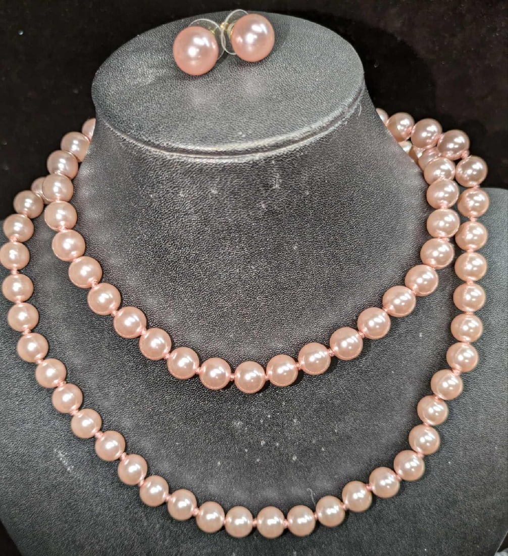 Vintage Faux Pearl Necklace And Earrings: Vintage Faux Pearl Necklace And Earrings. The necklace is approx 38" and the earrings are approx 3/8" x 3/4" x 3/8". Both come in a bag that is approx 3" x 1" x 5" and it w