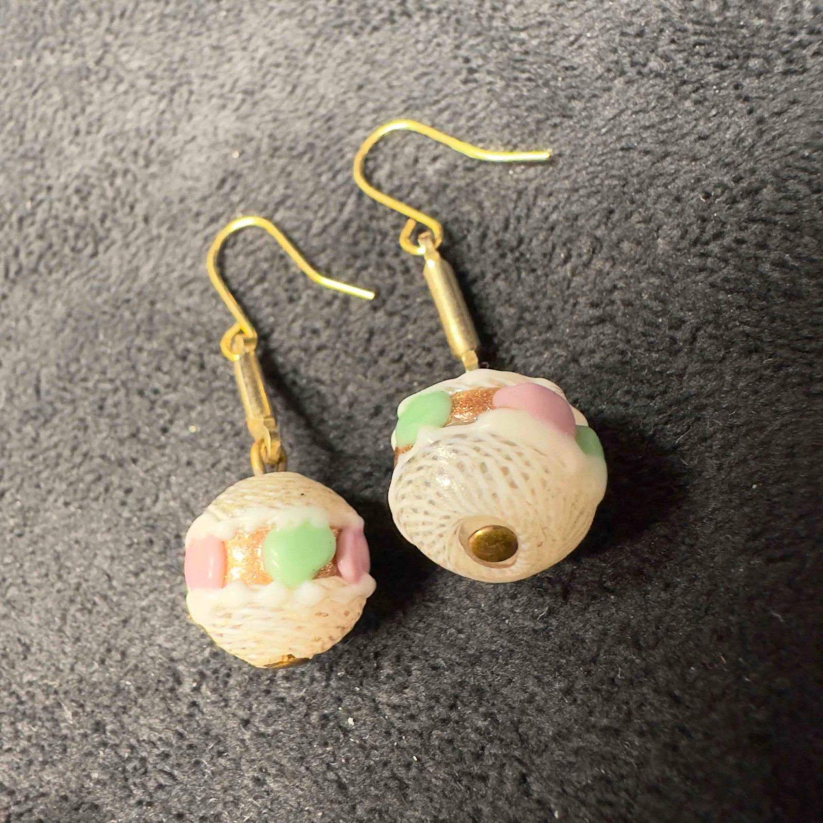 Murano Venetian Art Glass Lamp Work Round Bead White Dangle Earrings E15: Murano Venetian Art Glass Lamp Work Round Bead White Dangle Earrings E15. Earrings with white glass beads with beautiful hand painted designs on each. The earrings feature pink and green colored flora