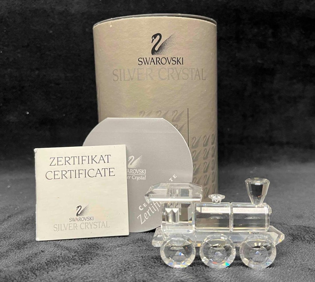 Swarovski Train Engine 7471 NR 000001: This lot contains a Swarovski Train Engine 7471 NR 000001. Approx Measurements are listed below. Total weight is approx 4.9oz. Overall the Swarovski Train Engine is in excellent used condition with no