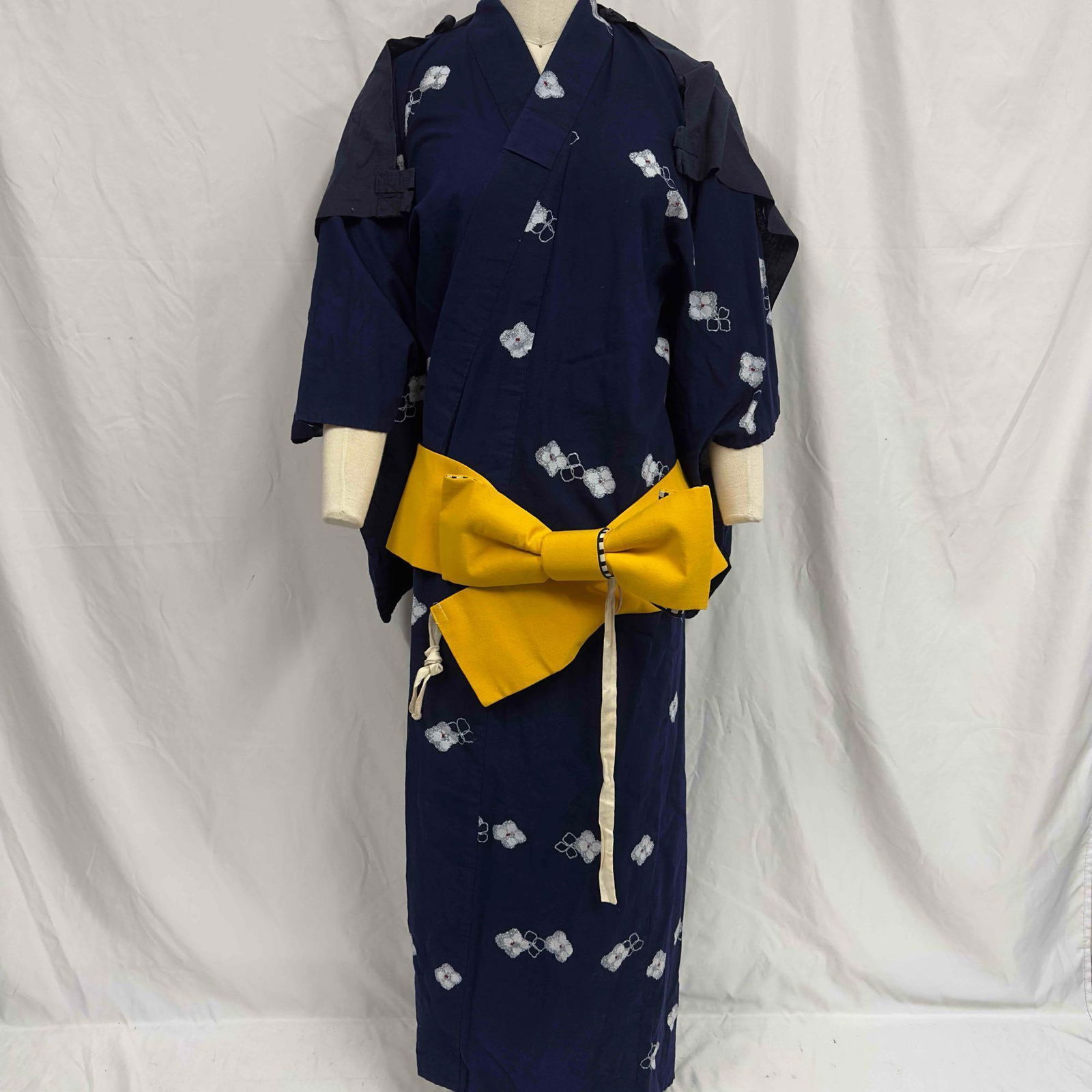 Japanese Yukata Kimono Women Unisex Navy Blue Cotton Floral White Flowers Yellow Yellow Obi (1 of 12)