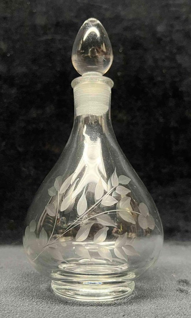Vintage Clear Glass Perfume Vanity Bottle With Etched Leaf Design (1 of 9)