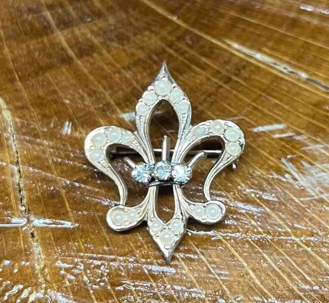 Vintage Gold Tone Lisner Brooch (1 of 7)