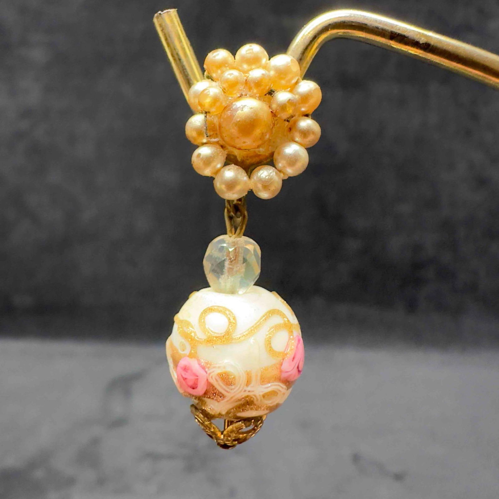 Murano Venetian Art Glass Lamp Work White Pink Flower Accents Round Bead Drop Earrings F32: Murano Venetian Art Glass Lamp Work White Pink Flower Accents Round Bead Drop Earrings F32. Earrings with white glass beads with beautiful designs on each. The earrings feature pink floral and copper