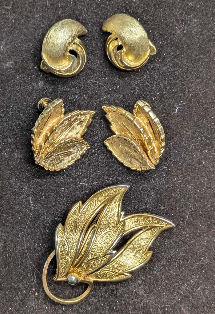 3 Coro Trifari Francos Gold Tone Earrings And Brooch Pin: 3 Coro Trifari Francos Gold Tone Earrings And Brooch Pin. This lot includes: (1) Coro Gold Tone Brooch Pin. This is approx 1 3/4" x 1 1/4" x 1/4". (1) Set Of Trifari Gold Tone Flames Clip