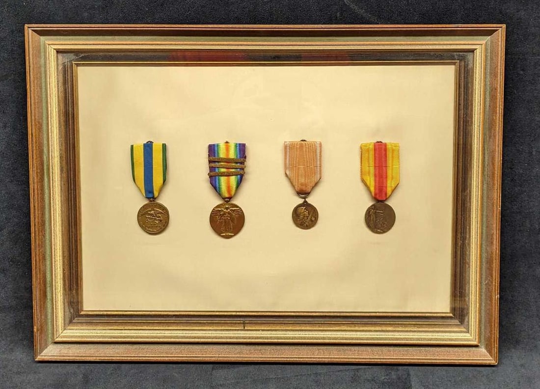 Framed 4 Civil War WW1 WWII Military Medals (1 of 6)