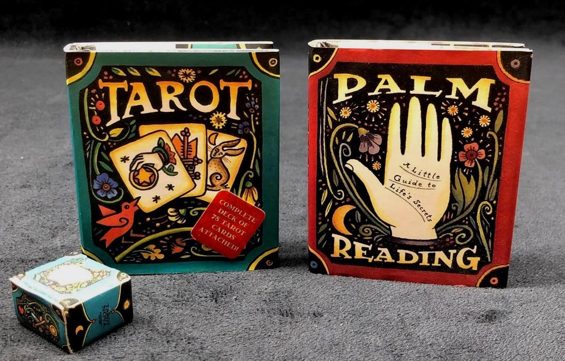 "Tarot" & "Palm Reading" Mini Books - D. Fairchild (1 of 6)