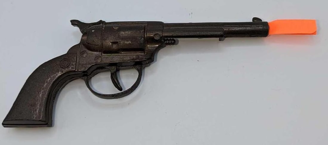 Vintage 1960s Daisy Bullseye Single Shot Cap Gun: Vintage 1960s Daisy Bullseye Single Shot Cap Gun. This mini cap gun is approx 6" x 3/4" x 2 1/2" and it weighs 0.16lb. The cap gun has some signs of wear and color loss.