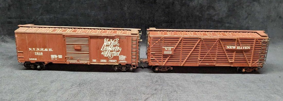 2 Vintage O Scale Atlas New Haven New York Boxcars (1 of 8)