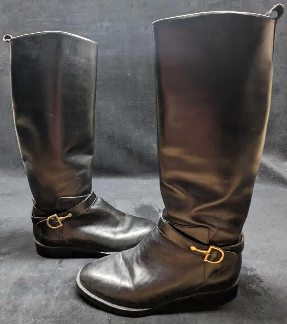 Nine West Leather Riding Boots Ladies Size 9: Nine West Leather Riding Boots Ladies Size 9. Made with a leather upper and man-made sole. These boots are approx 4" x 11" x 17" and together they weigh 2.04 lbs. The boots are in good, used condition