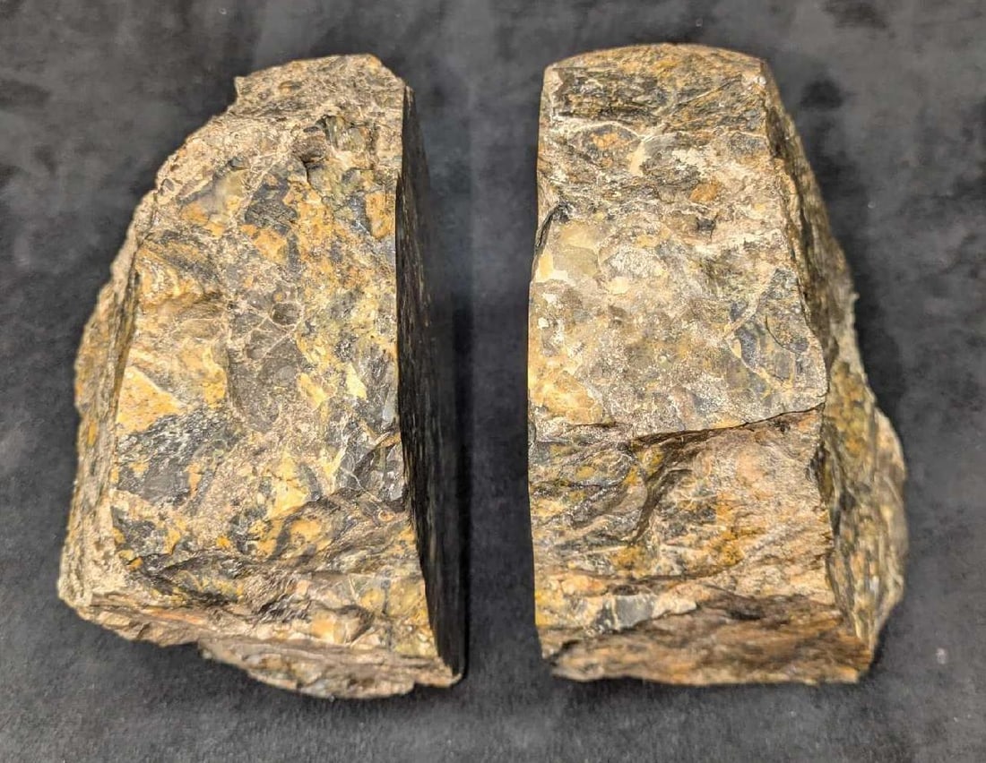 Heavy Granite Bookends: Heavy Granite Bookends. Each is approx 5" x 4 1/2" x 6 1/2" and it weighs 17.30lbs. Please see the images as they are part of the description.