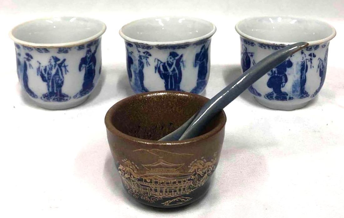 Bundle Of 3 Blue & White Porcelain Sake Cups & 1 Golden Pavilion Temple Sake Cup + Spoon: This lot contains a bundle of three blue and white porcelain sake cups and 1 golden pavilion temple sake cup + spoon. The blue and white cups are embossed with gold around the rim that shows early sig