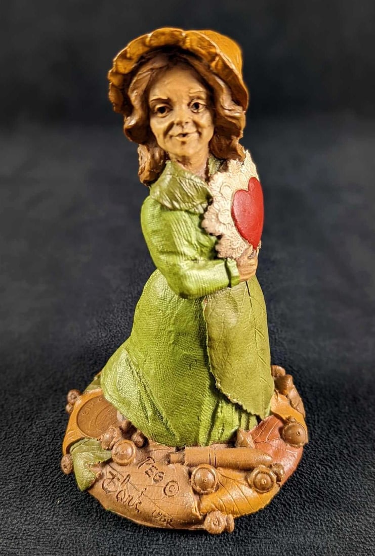 Vintage Tom Clark Peg Lady Gnome Figurine (1 of 6)