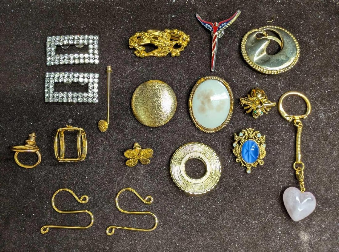 17 Vintage Miscellaneous Costume Jewelry Pins Brooches (1 of 6)