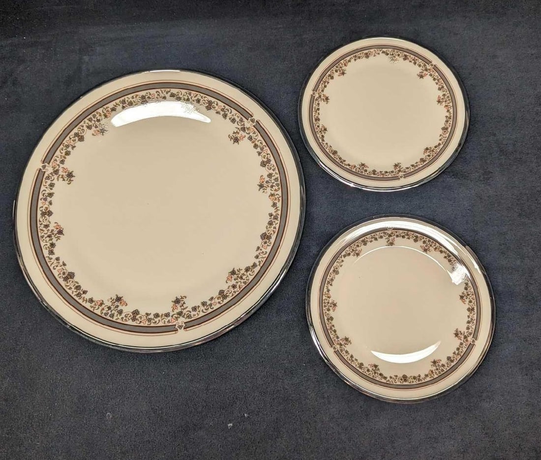Retired Fine China Lenox Lace Point Dinner Plates (1 of 7)