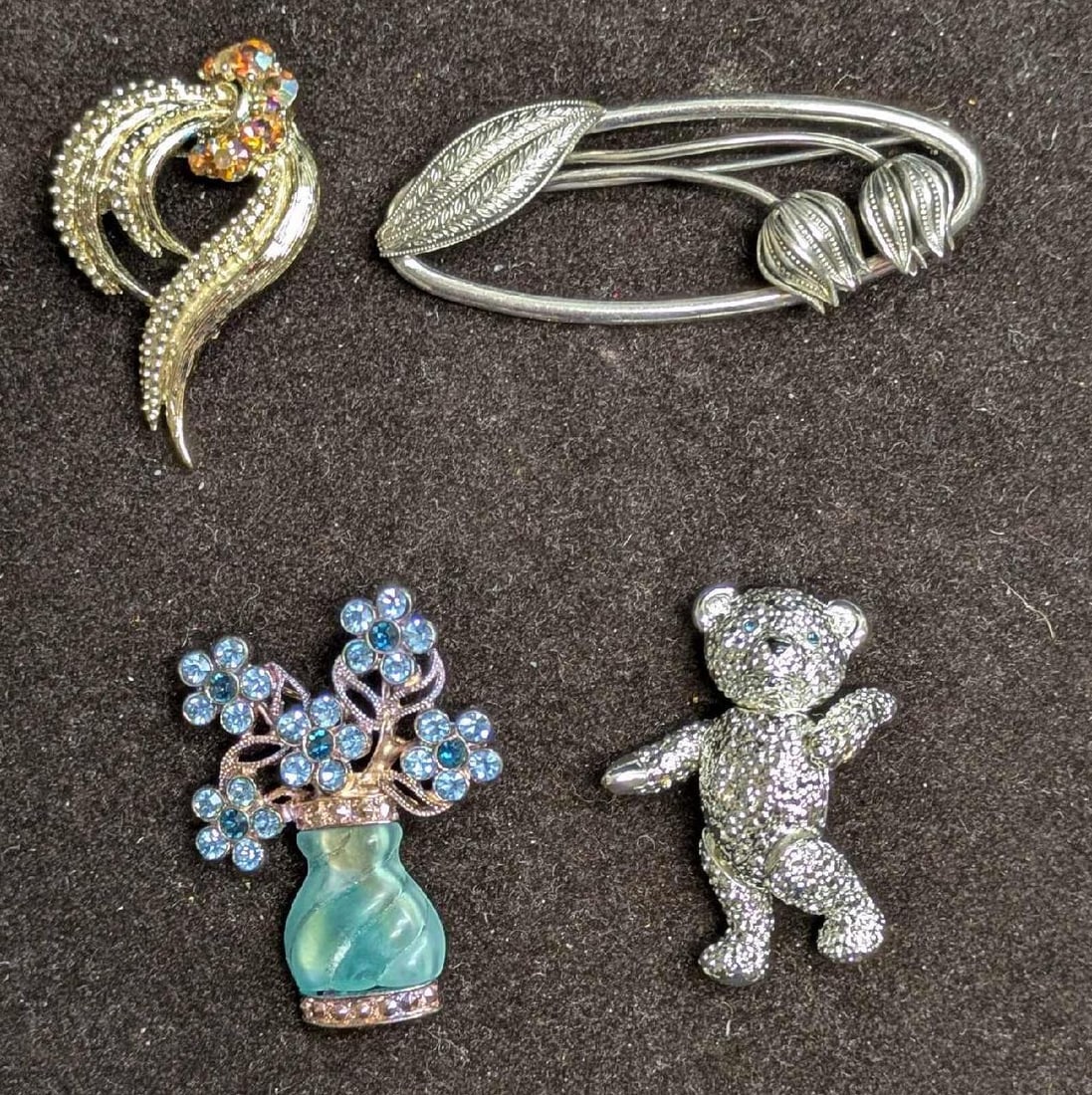 Vintage Avon Floral Teddy Bear Feather Flower Vase Brooch Pins Lot Of 4 (1 of 6)
