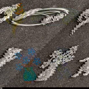 Vintage Avon Floral Teddy Bear Feather Flower Vase Brooch Pins Lot Of 4: Vintage Avon Floral Teddy Bear Feather Flower Vase Brooch Pins Lot Of 4. This lot includes:  (1) Avon Silver Tone Blue Rhinestones And Glass Flower Vase Brooch. This is approx 1 3/4&#34; x1 1/4&#34; x