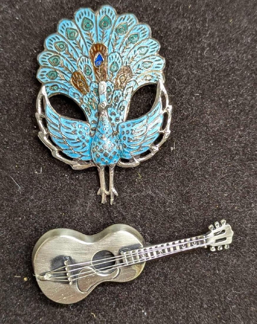 Vintage Siam Sterling Peacock And Beau Sterling Silver Guitar Brooch Pins (1 of 6)