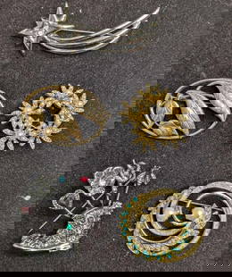 Vintage Boot Leaves Flowers Boot Rhinestones Brooch Pins Lot Of 5: Vintage Boot Leaves Flowers Boot Rhinestones Brooch Pins Lot Of 5. This lot includes: (1) Unsigned Gold Tone Faux Pearl Flowers Brooch. This is approx 1 1/4" x 1 1/4" x1/4". (1) Unsigned