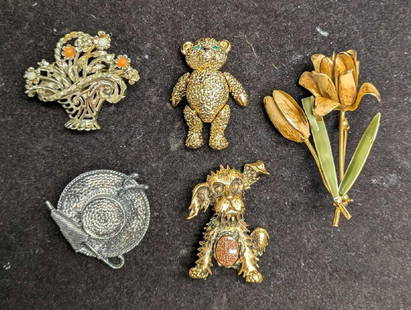 Vintage Teddy Bear Floral Dog Hat Unsigned Brooch Pin Lot Of 5: Vintage Teddy Bear Floral Dog Hat Unsigned Brooch Pin Lot Of 5. The lot includes:  (1) Unsigned Silver Tone Flower Basket. This is approx 1 1/2&#34; x 1 1/2&#34; x 1/4&#34;. Has little glass beads. (1