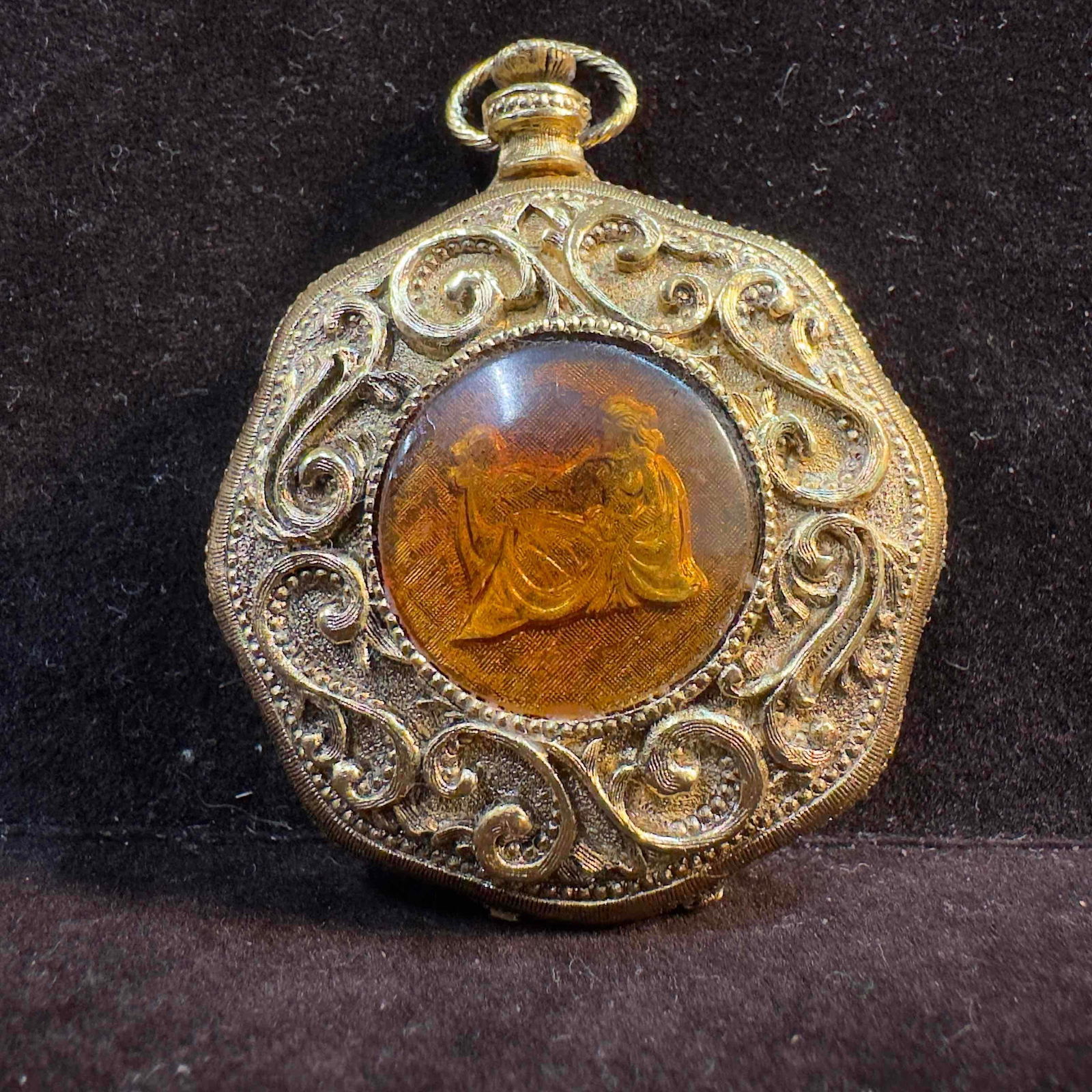 Vintage Max Geminesse Intaglio Translucent Powder Compact Mirror 1960's Gold Toned (1 of 10)