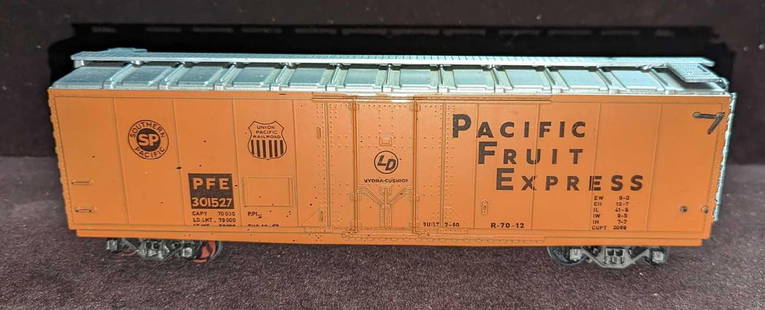 Kadee O-Gauge Pacific Fruit Express Box Car: Kadee O-Gauge Pacific Fruit Express Box Car. This is approximately 11 1/2" x 2 1/2" x 3" and it weighs 0.53lb. The box car has some markings and signs of wear. Please see the images as they are part o
