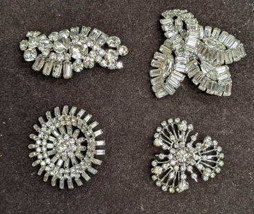 Vintage Unsigned Clear Rhinestone Brooch Pins Lot Of 4: Vintage Unsigned Clear Rhinestone Brooch Pins Lot Of 4. This lot includes: (1) Unsigned Silver Tone Clear Rhinestone Brooch. This is approx 2" x 2" x 1/4".(1) Unsigned Silver Tone Clear