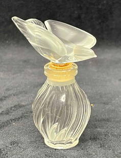 Vintage Ninna Ricci L'Air Dove Lalique France Empty Perfume Bottle: This lot contains a&nbsp;Vintage Ninna Ricci L'Air&nbsp;Dove Lalique France&nbsp;Empty Perfume Bottle. It is approx 2" x 1 3/4" x 2 3/4". Total weight is 2.2oz. Overall the Empty Lalique Perfume Bottl