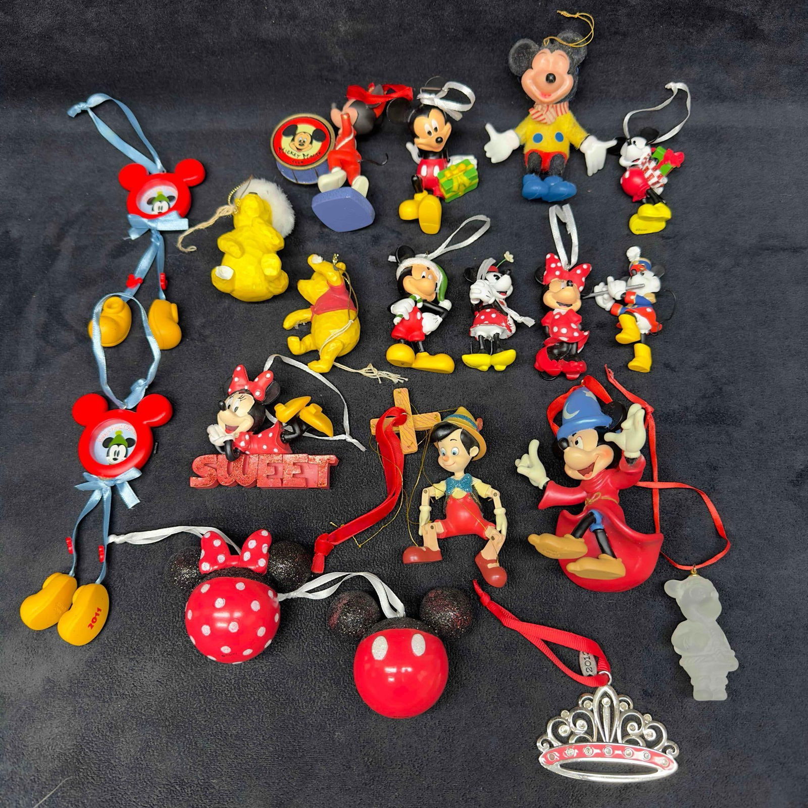 Disney Holiday Christmas Ornament Collection Set Ceramic Ornaments 19 Nineteen Mickey Mouse (1 of 11)