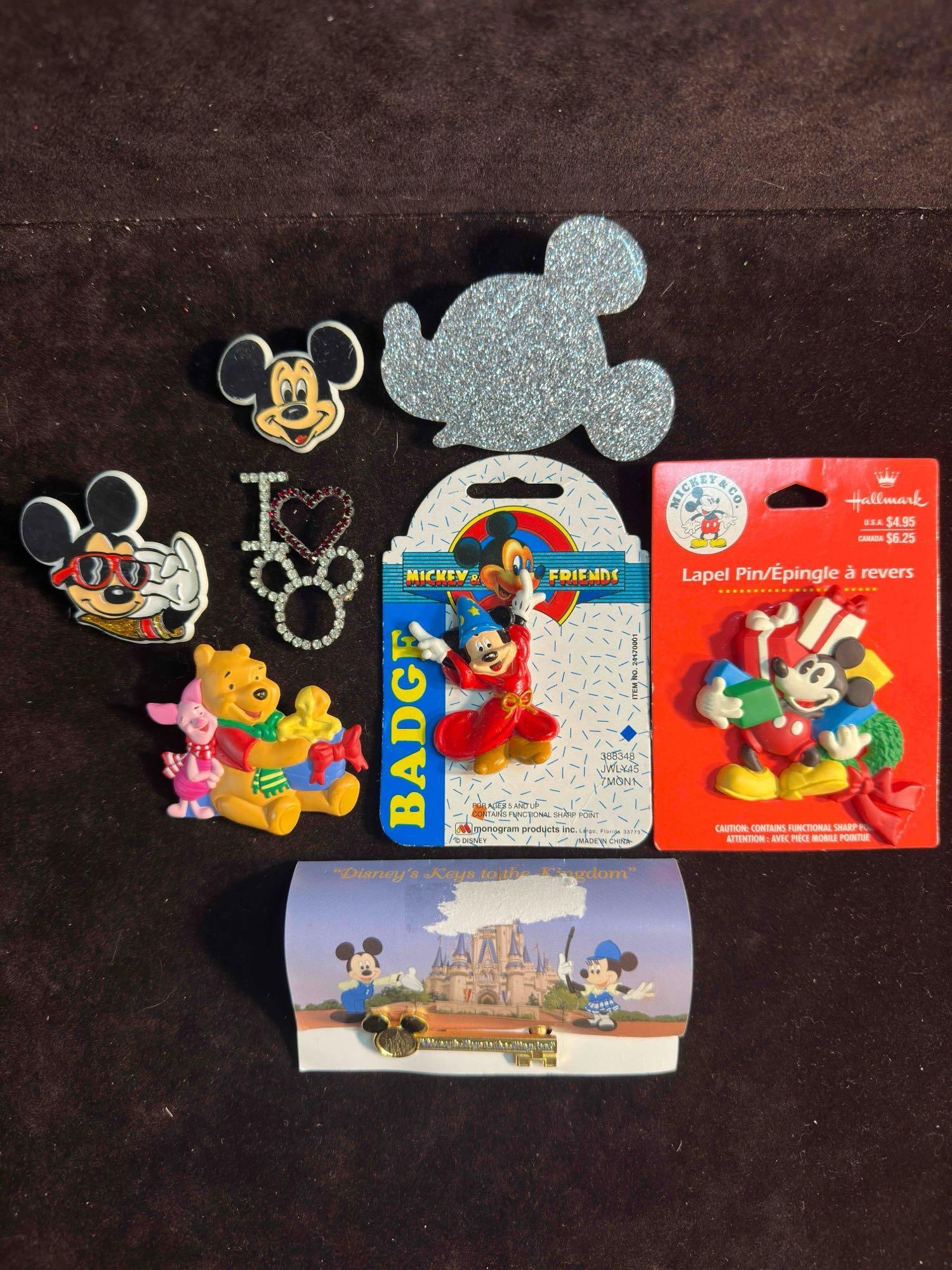 Disney Lapel Pin Collection Lot of Eight Pins Brooches Mickey Mouse Winnie The Pooh Piglet (1 of 7)