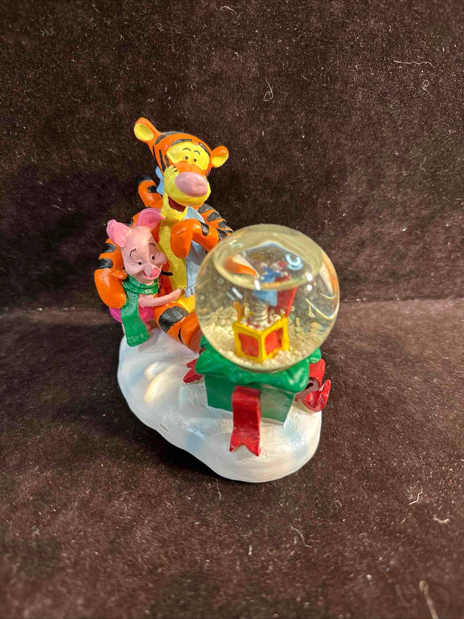 Disney Tigger Piglet Winnie the Pooh Holiday Mini Snow Globe (1 of 6)