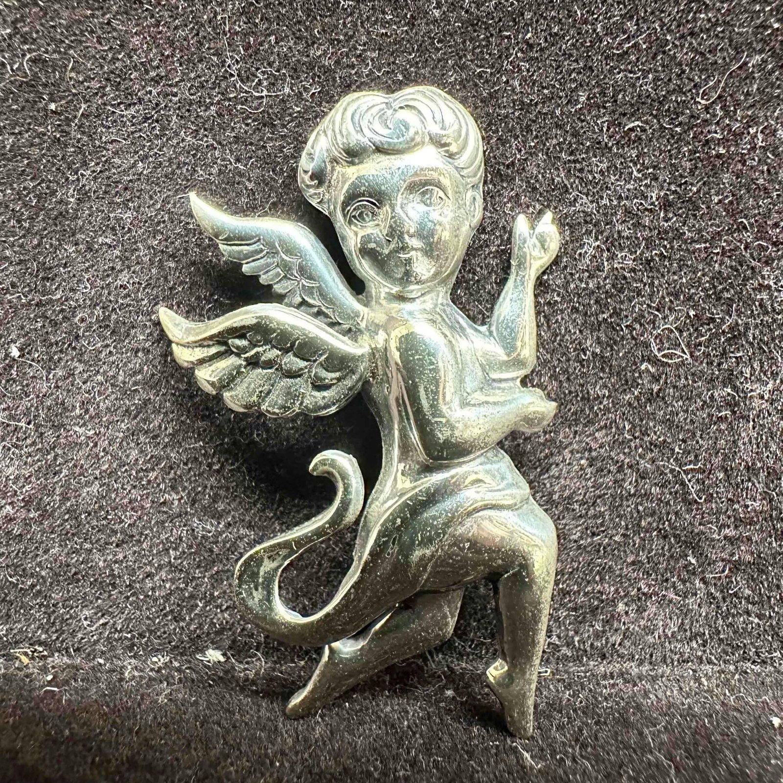 Cherub Cupid Angel Wings Sterling Silver Vintage Brooch F38: This item is in good pre-owned, previously used/displayed condition with noticeable light wear, and surface scratches. Please reference all photos for full details. This piece of jewelry has been test