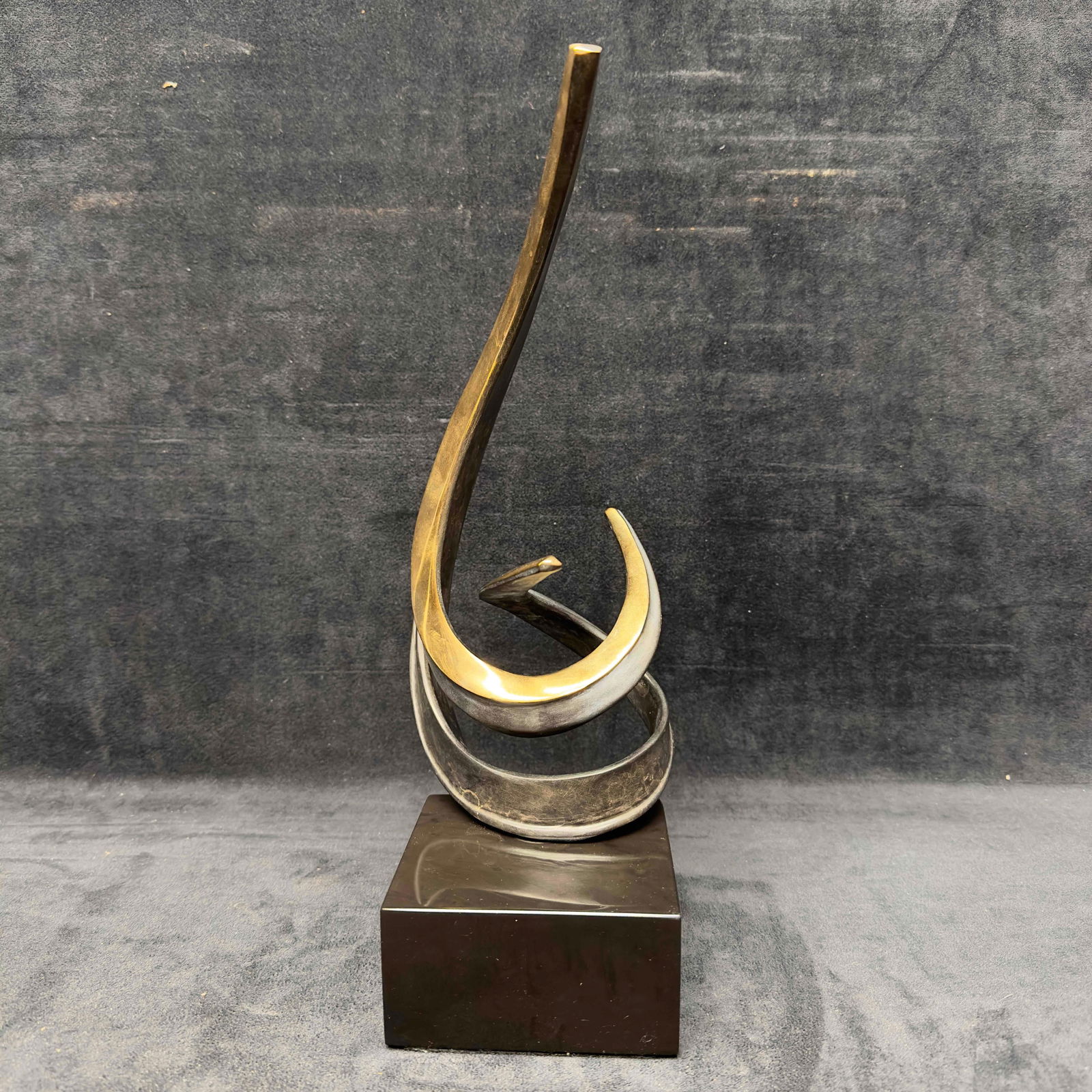 Tom Bennett Bronze Pewter Sculpture Break Through: Tom Bennett Bronze Pewter Sculpture Break Through. This art sculpture features an abstract design, sweeping lines depict a powerful burst and ascension – a “breakthrough”. Bronze sculpture w
