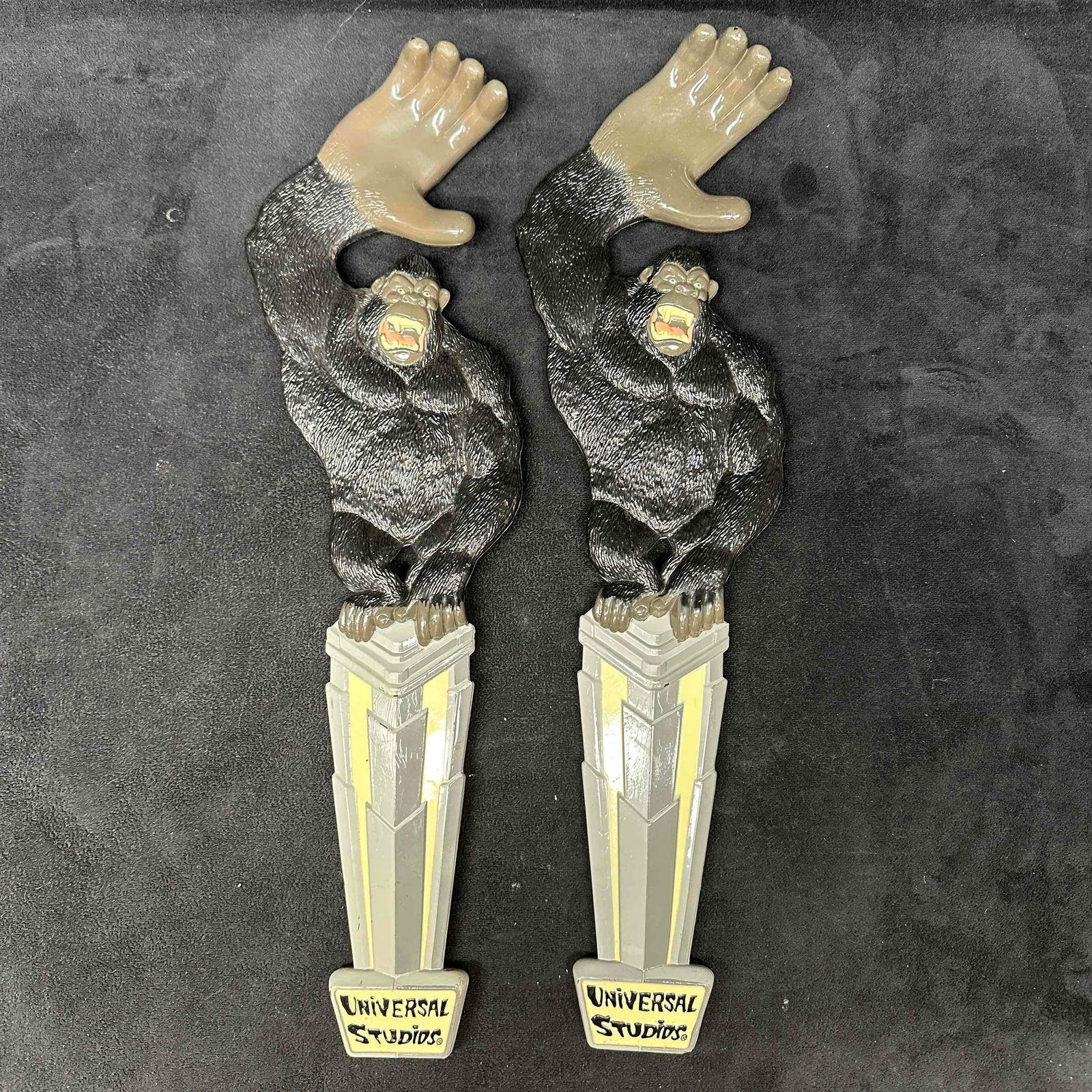Vintage Universal Studios King Kong 1999 Back Scratcher Toy Souvenir Set (1 of 7)