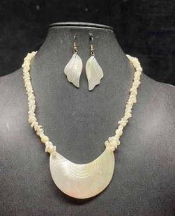Vintage Mother Of Pearl Angel Wing & Palm Tree Earrings With Necklace: This lot contains Vintage Mother Of Pearl Angel Wing & Palm Tree Earrings With Necklace. Fits in a small 3 3/4" x 6 3/4" plastic bag. Total weight is 1.5oz. Overall the Mother Of Pearl Bundle is