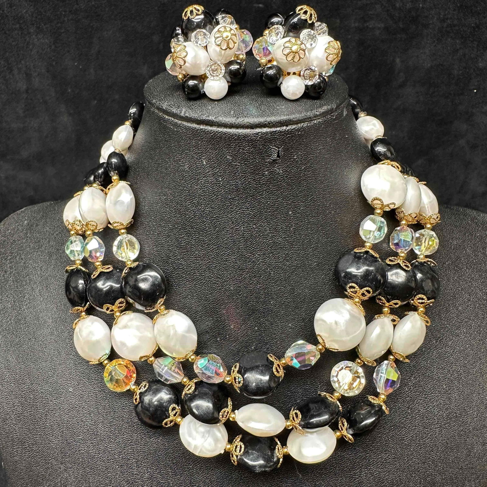 Costume Jewelry Black White Clear Beaded Necklace and Clip On Earrings Set D69 (1 of 6)