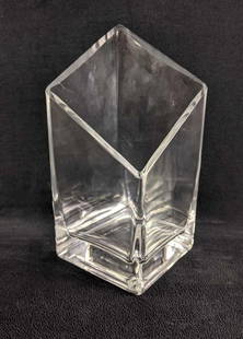 Glass Candle Holder Rectangular Candle Holder: Glass Candle Holder Rectangular Candle Holder This is a beautiful glass candle holder. This candle holder is in great condition with no known damage. The candle holder has weight to it is sturdy and w