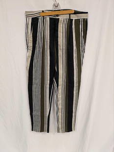 Men's Size 36 Italian Wool 172 Pants: Men's Size 36 Italian Wool 172 Pants. Made of 45% Linen, 36% Cotton and 19% Polyester. The pants have some signs of wear. Folded, the pants are approx 11" x 10 1/2" x 1 1/2" and it weighs 0.50lb.