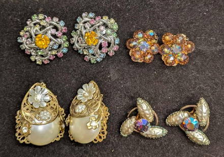Vintage Unmarked Gold Silver Tone Faux Peal Rhinestone AB Crystal Clip On Earrings: Vintage Unmarked Gold Silver Tone Faux Peal Rhinestone AB Crystal Clip On Earrings. This lot includes:  (1) Unmarked Set Of Gold Tone Faux Pearl Clip on Earrings. Each is approx 1 1/2&#34; x 1 1/4&#34