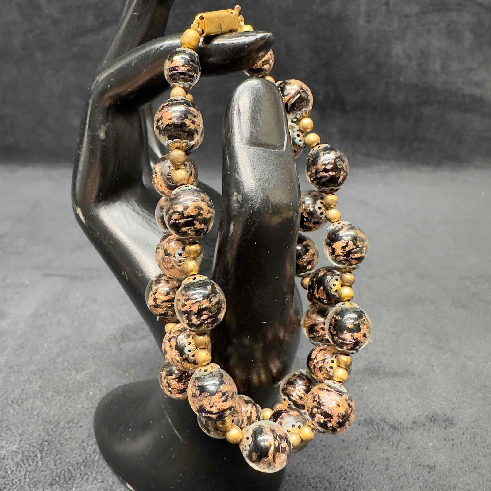 Murano Venetian Lamp Work Glass Black Copper Accents Bead Bracelet B36: Murano Venetian Lamp Work Glass Black Copper Accents Bead Bracelet B36. Bracelet with black colored glass beads with beautiful hand painted designs on each. The bracelet features copper accents. The b